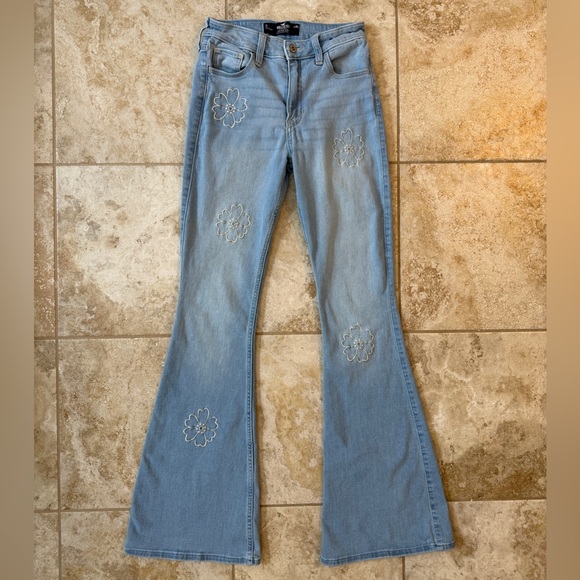 Hollister Denim - Hollister High-Rise Flare Light Wash Jeans with Embroidered Flowers Sz 2 Long